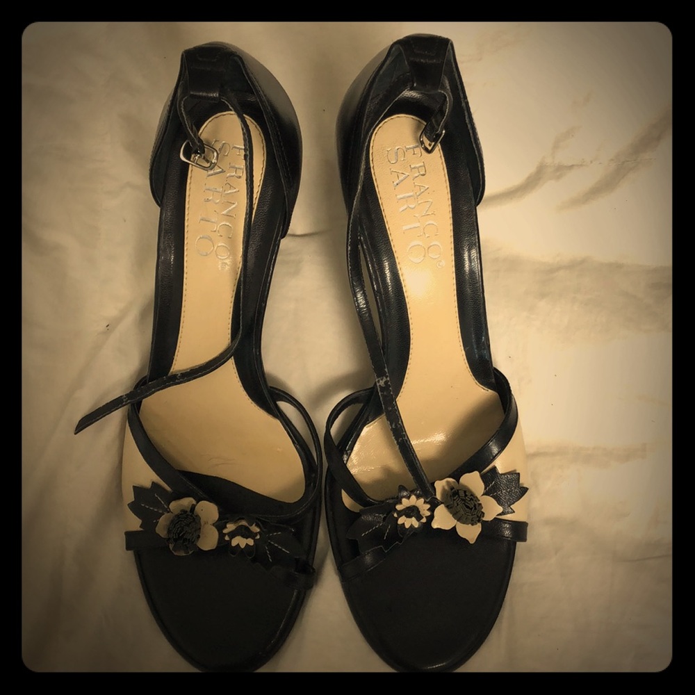 Franco Sarto heels w/ black cream flowers Sz9